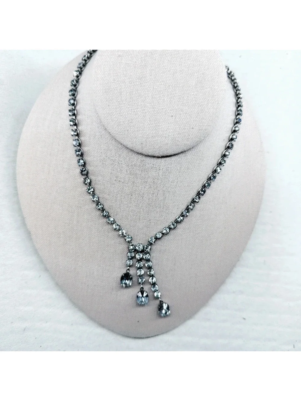 5344mc. Vintage Silvertone Bling Choker